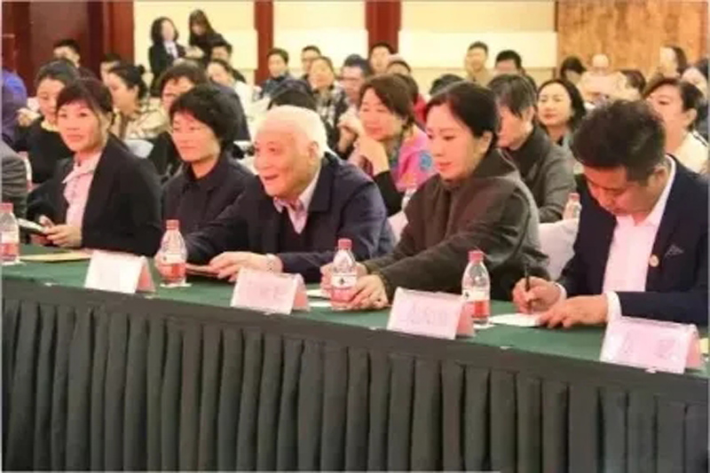 学习党的十九大精神，弘扬企业家工匠精神报告会，在省工商联小微企业商会组织下隆重举行